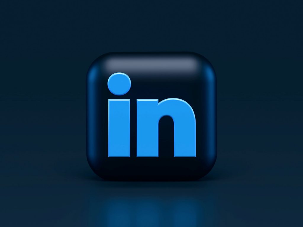 How to optimise your LinkedIn profile. Top Line Recruiting alexander shatov 9Zjd7PE FRM unsplash lr